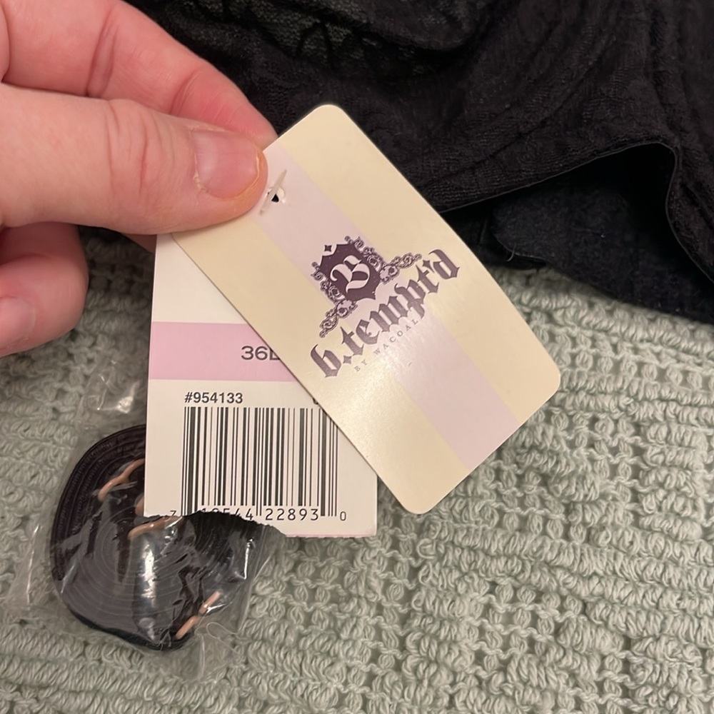B.tempt’d by Wacoal 36D black lace unpadded strapless bra with straps - Picture 2 of 8